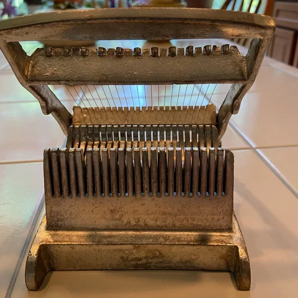 Vintage Metal Slicer - Picture 2 of 4